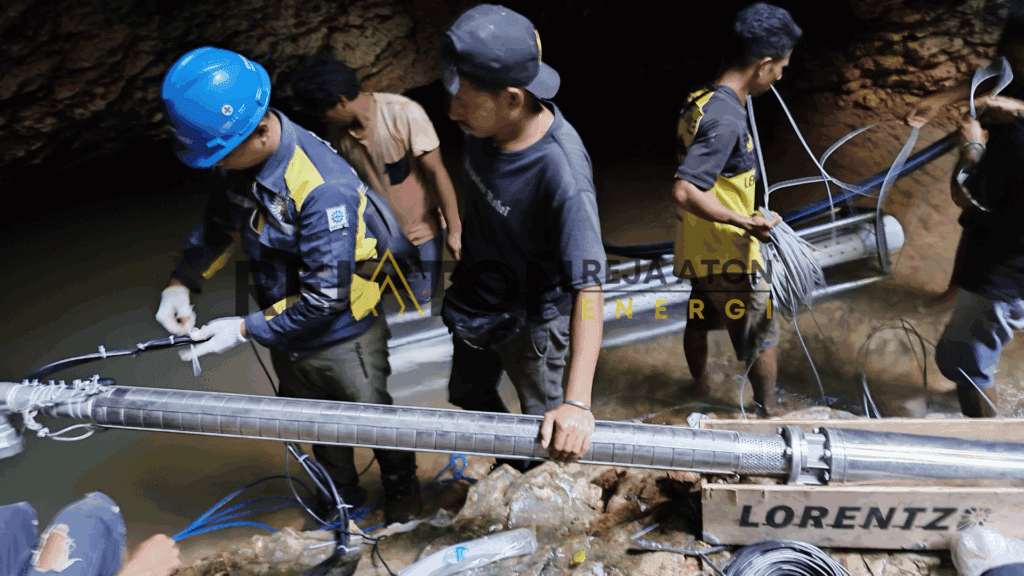 Jual Pompa Tenaga Surya lengkap dan ready stok di Lingga, Spesifikasi Pompa Lorentz PS2-1800 5-12 untuk Gresik, Spesifikasi Pompa Lorentz PS2-1800 5-12 untuk Pati Kebutuhan sistem penyediaan air yang efisien menjadi faktor penting dalam mendukung sektor pertanian, peternakan, serta pelayanan air bersih di Kabupaten Pati. Wilayah dengan aktivitas pertanian yang aktif membutuhkan pompa air yang mampu bekerja stabil dengan biaya operasional rendah. Dalam kondisi tersebut, penggunaan pompa air tenaga surya menjadi solusi strategis yang semakin banyak diterapkan. Salah satu produk yang banyak digunakan dalam proyek pemerintah dan sosial adalah Pompa Lorentz PS2-1800 5-12 yang tersedia melalui rejaton.com, distributor resmi pompa tenaga surya. Teknologi Pompa Lorentz Berstandar Internasional Pompa Lorentz dikenal sebagai produk yang dikembangkan dengan standar teknologi Jerman dan digunakan secara luas di berbagai negara. Berdasarkan keterangan resmi dari produsen Lorentz, seri PS2 dirancang khusus untuk sistem tenaga surya dengan efisiensi tinggi dan umur pakai panjang. Pompa Lorentz PS2-1800 5-12 menggunakan motor brushless DC yang minim gesekan dan mampu bekerja stabil dalam jangka waktu lama. Teknologi ini memungkinkan sistem beroperasi optimal tanpa ketergantungan pada listrik PLN maupun bahan bakar fosil. Bagi Anda yang mengelola proyek air bersih atau irigasi di Pati, spesifikasi tersebut memberikan keunggulan dalam menjaga kontinuitas suplai air. Sistem dirancang agar tetap bekerja menyesuaikan intensitas sinar matahari, sehingga sangat sesuai untuk wilayah pedesaan. Spesifikasi Umum Pompa Lorentz PS2-1800 5-12 Berdasarkan informasi dari website resmi Lorentz, pompa PS2-1800 5-12 dirancang untuk aplikasi sumur dangkal hingga menengah. Pompa ini mampu mendistribusikan air secara stabil untuk irigasi pertanian, pengisian tandon, hingga kebutuhan air bersih masyarakat. Sistem kontrol Lorentz memungkinkan pompa bekerja otomatis tanpa baterai, sehingga biaya perawatan menjadi lebih rendah. Konstruksi pompa dibuat menggunakan material tahan korosi dan cocok untuk penggunaan lapangan jangka panjang. Oleh karena itu, produk ini banyak direkomendasikan oleh rejaton.com, distributor resmi pompa tenaga surya untuk proyek berbasis keberlanjutan. Dukungan untuk Program Pemerintah dan Sosial Pompa Lorentz PS2-1800 5-12 sangat relevan digunakan dalam program pemerintah, seperti penyediaan air bersih desa, irigasi pertanian, dan pemberdayaan kelompok tani. Penggunaan tenaga surya membantu menekan biaya operasional yang biasanya menjadi beban utama proyek jangka panjang. Dengan sistem yang efisien, anggaran dapat dialokasikan secara lebih tepat sasaran. Melalui rejaton.com, distributor resmi pompa tenaga surya, Anda dapat memperoleh produk yang legal, bergaransi resmi, serta sesuai dengan kebutuhan administrasi pengadaan pemerintah dan lembaga sosial. Ketersediaan Produk dan Layanan Teknis Dalam pelaksanaan proyek lapangan, ketersediaan barang dan dukungan teknis menjadi aspek krusial. Pompa Lorentz PS2-1800 5-12 tersedia dalam kondisi lengkap, termasuk kontroler dan komponen pendukung standar. Proses perencanaan hingga instalasi dapat disesuaikan dengan kondisi sumber air di lokasi proyek. Dengan dukungan teknis profesional, rejaton.com, distributor resmi pompa tenaga surya memastikan sistem dapat beroperasi optimal dan berumur panjang. Hal ini memberikan kepastian bagi Anda dalam menjalankan proyek air bersih maupun irigasi di Kabupaten Pati secara berkelanjutan., Distributor Resmi Pompa Tenaga Surya ACDC di Belitung, Harga Paket Pompa PS2-1800 C-SJ1-25 PS2-1800 C-SJ8-7 lengkap dan ready stok untuk PAMSIMAS update tiap bulan di Madiun, Harga Pompa Celup PS2-1800 5-12 Lengkap dan Ready Stok untuk Program Amal, Charity dan NGO Sekarang di Tambrauw, Distributor Resmi Pompa Hybrid ACDC di Asmat, Spesifikasi Pompa Lorentz PS2-1800 C-SJ8-7 untuk Pontianak, Spesifikasi Pompa Lorentz PS2-4000 C-SJ5-25 di Kediri, Spesifikasi Pompa Lorentz PS2-1800 5-12 untuk Palopo