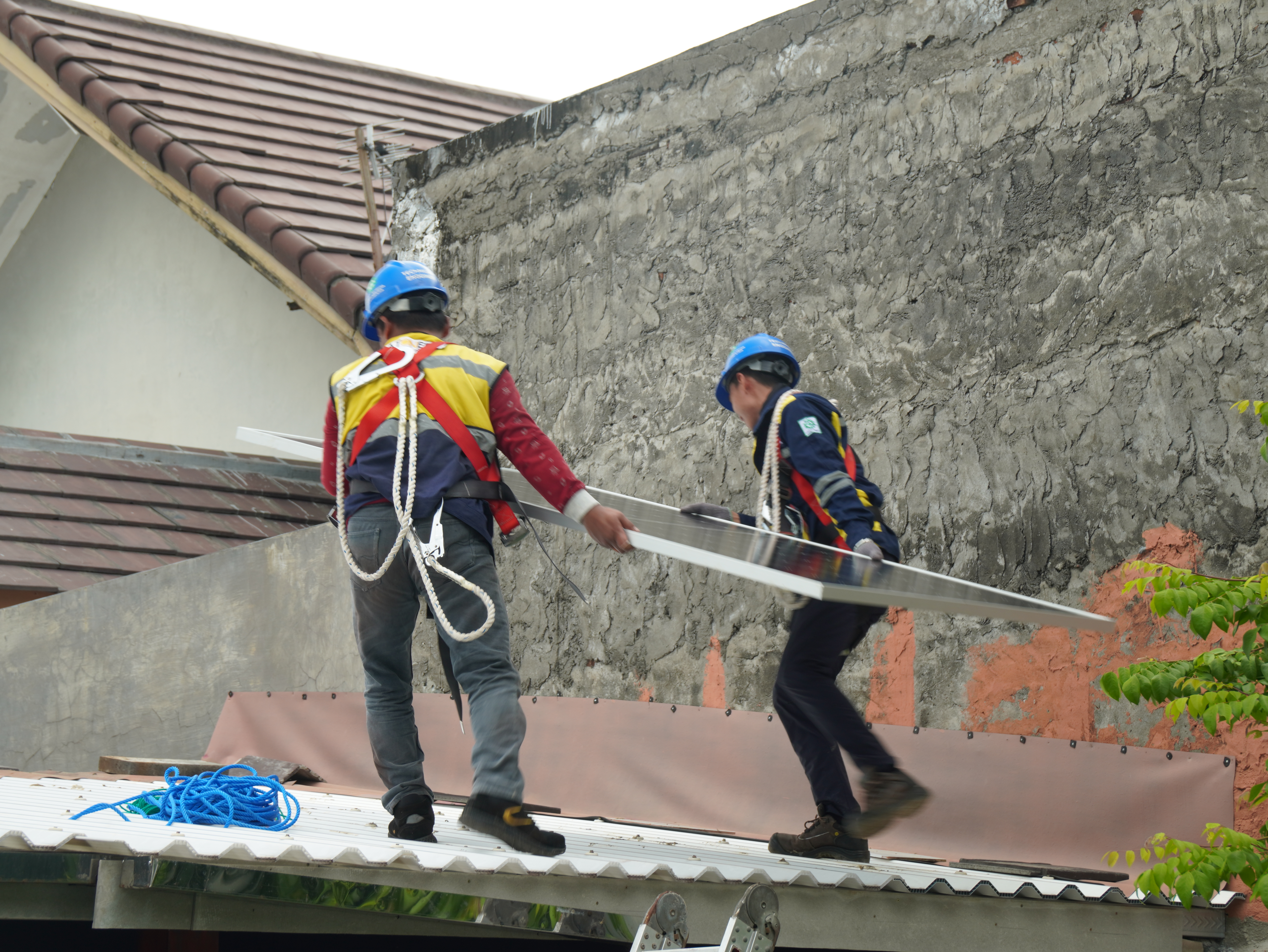 Proyek PLTS 3300 Wp